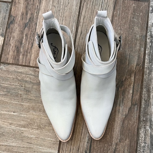 FREE PEOPLE BACK LOOP ANKLE BOOT BONE size 8.5 (38.5) - Picture 4 of 11